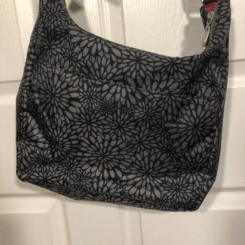 Baggallini women black and gray flowery motive cross body bag,